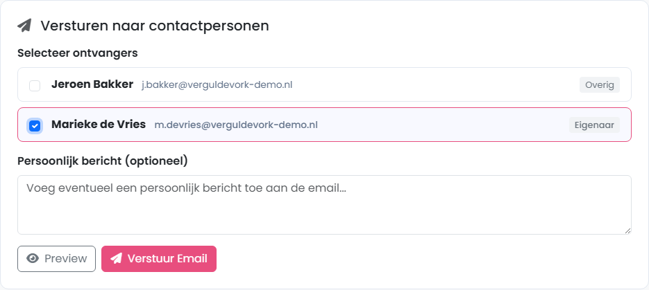 FenoFin — ontvangerselectie in de vraagpostenhub met twee contactpersonen en een veld voor een persoonlijk bericht